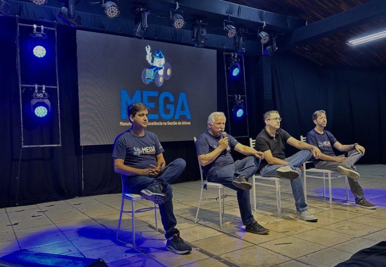 Líderes e colaboradores apresentando o Programa MEGA